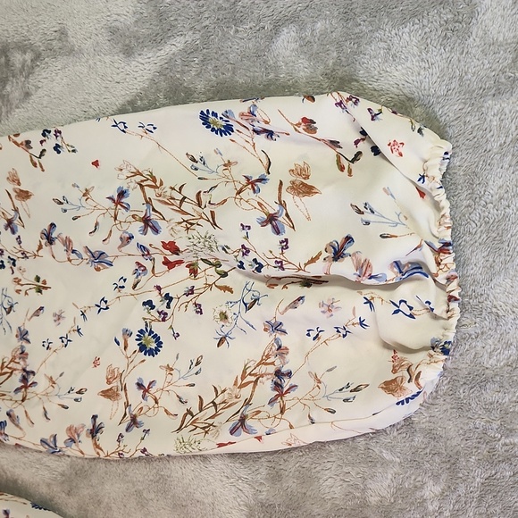 Max Studio. Floral Shirt. Estimated Size Medium. See Measurements. - Picture 6 of 7